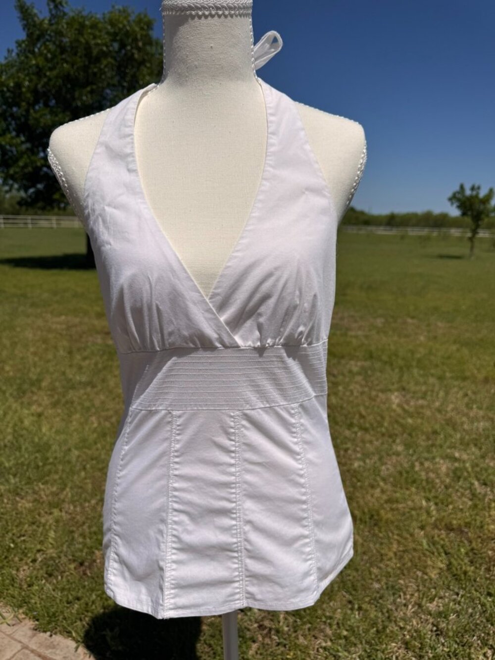 Xtraordinary halter, bright white!  M; back zip, tie neck